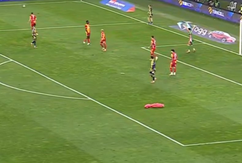 kpoylis's tweet photo. Lan torreira yerde ne işin var kalk aq #FBvGS https://t.co/tWS9Nqns3h