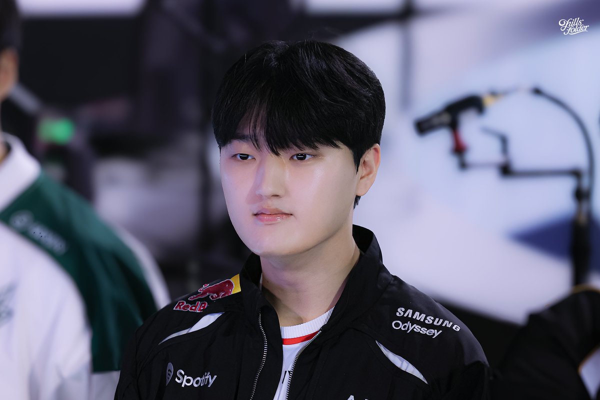 chills_folder's tweet photo. 260109 LCK SEASON OPENING

솬하😌👋 

#PEYZ #페이즈 https://t.co/wsvQGdFQuu