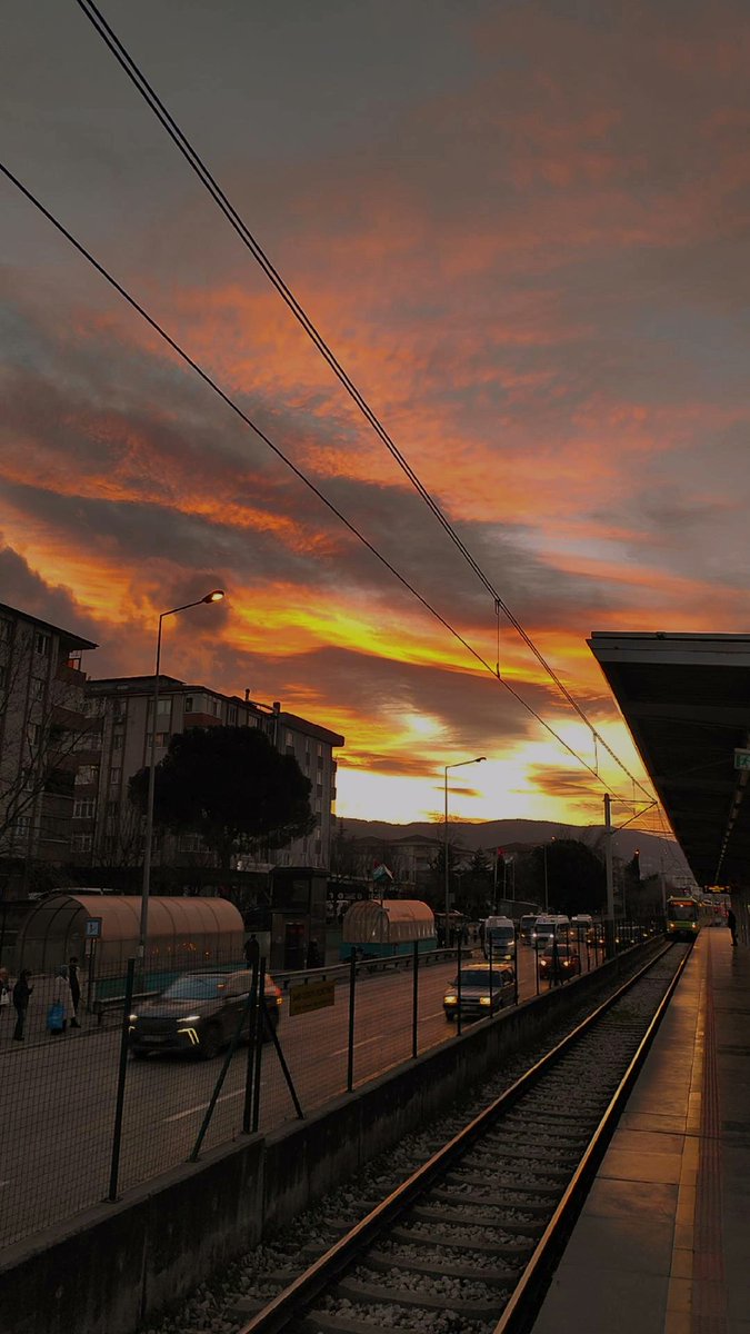 Şayet daraldıysan ferahlık Allah katındadır🫠🤍