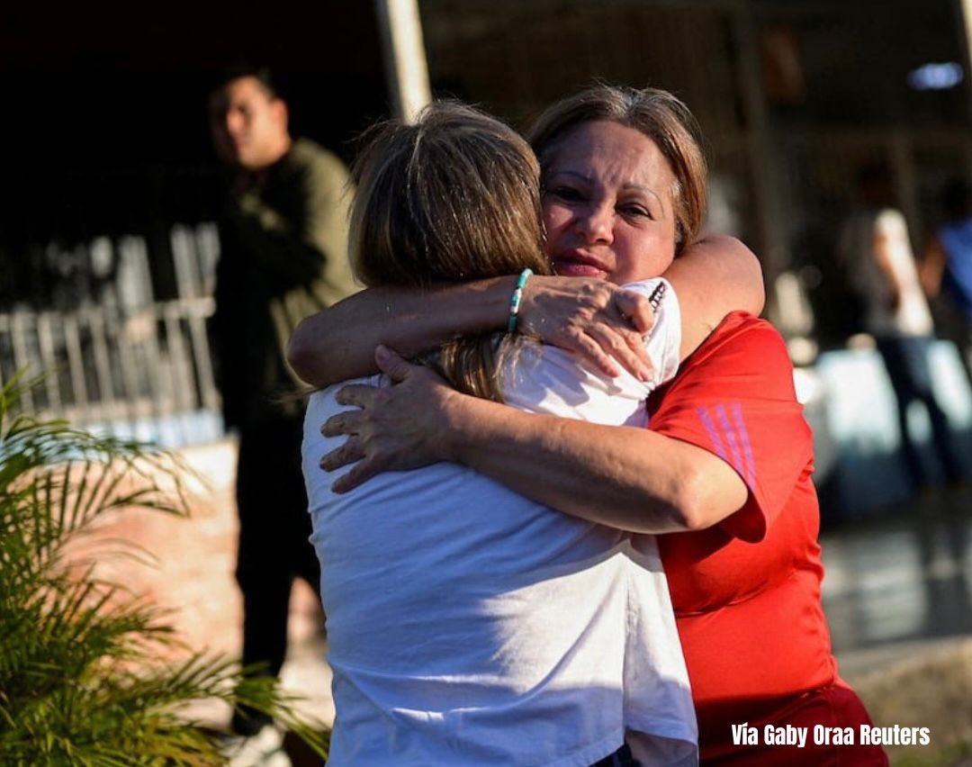 EdmundoGU's tweet image. Hace 48 horas se anunció la liberación de presos políticos. Hoy la realidad es otra.

No se ha alcanzado ni siquiera el 1 % de las excarcelaciones anunciadas.
Mientras tanto las familias siguen esperando. Sin información clara. Sin listas. Sin certezas.

Mi hija ha estado…