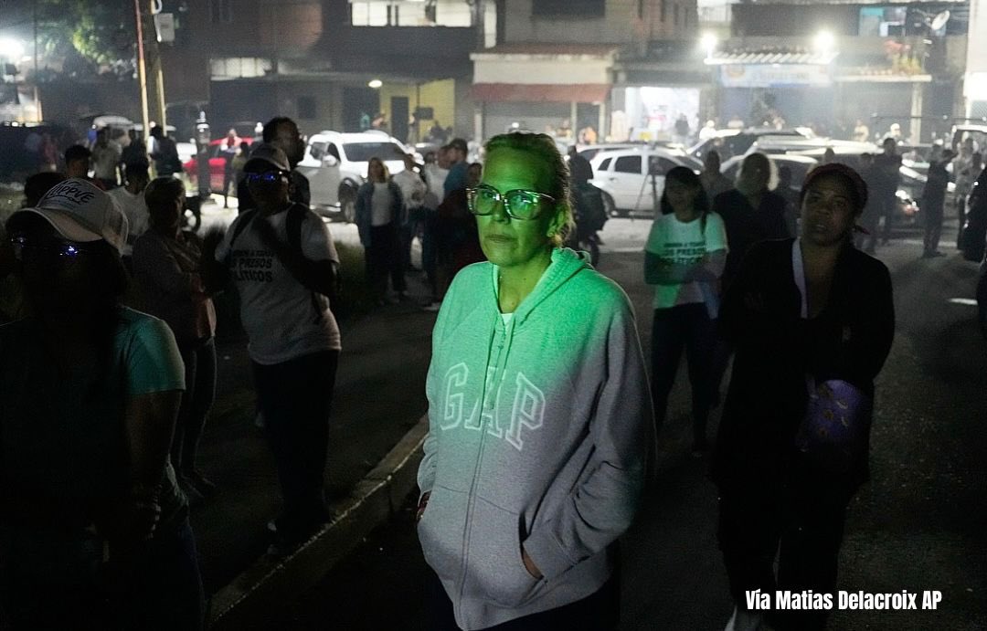 Hace 48 horas se anunció la liberación de presos políticos. Hoy la realidad es otra.

No se ha alcanzado ni siquiera el 1 % de las excarcelaciones anunciadas.
Mientras tanto las familias siguen esperando. Sin información clara. Sin listas. Sin certezas.

Mi hija ha estado