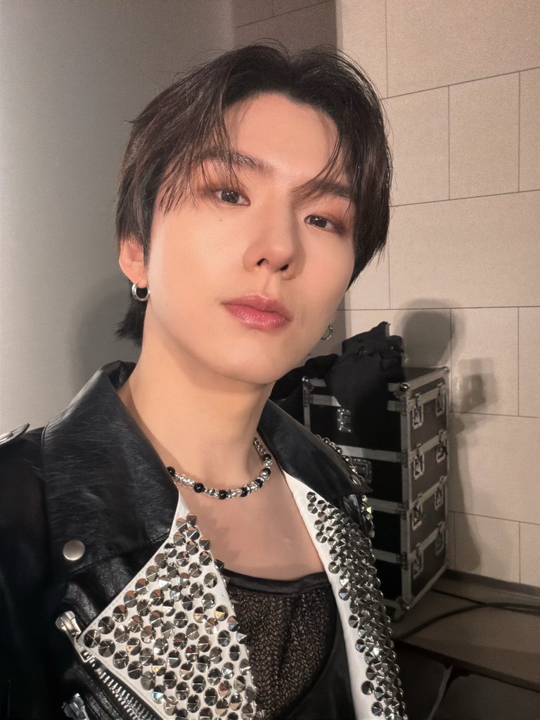 OfficialMONSTAX's tweet image. 몬베베 덕분에 베스트그룹상 받았는데
이렇게 수상할수있는거에 많은 감사함을 가지고 올해를 시작할수있겠네요!
가보자 몬베베!!❤️‍🔥#기현