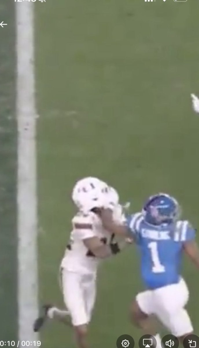 canefilms's tweet image. You got whistles all night and Graves was assaulting Miami WRs because he was getting beat all night + this was OPI