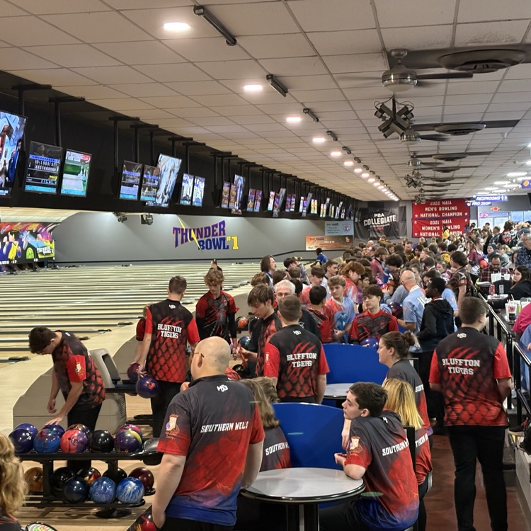 SWCS_Raiders's tweet image. Enjoying Bowling Sectional today!  Go Raiders!