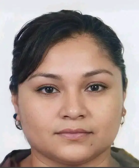 LauraUlloa_CUN's tweet image. 🆘RT🆘🔊
Observa bien el rostro de Gaby Gómez Córdova, presunta responsable del atropellamiento de un motociclista en Iztapalapa de quien hay orden de captura y sigue prófuga.
Si la ubicas, repórtala a la Fiscalía de la CDMX al Tel: (55) 5345-5000 o (55) 5200-9000 o al 089.