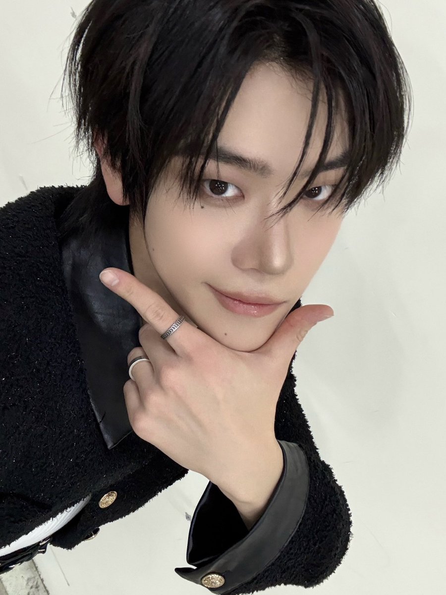 CYE_MEMBERS7's tweet image. 클로저 덕분에 상도 받고! 무대 준비도 무대도 클로저 덕분에 할 수 있었어. 나한테 와줘서 고마워 클로저. 앞으로 내가 남길 발자취를 같이 남겨줘. 행복하게 해줄게. 사랑해 클로저 진심으로

#장여준 #JANGYEOJUN 
#CLOSEYOUREYES #클로즈유어아이즈
#CYE #클유아