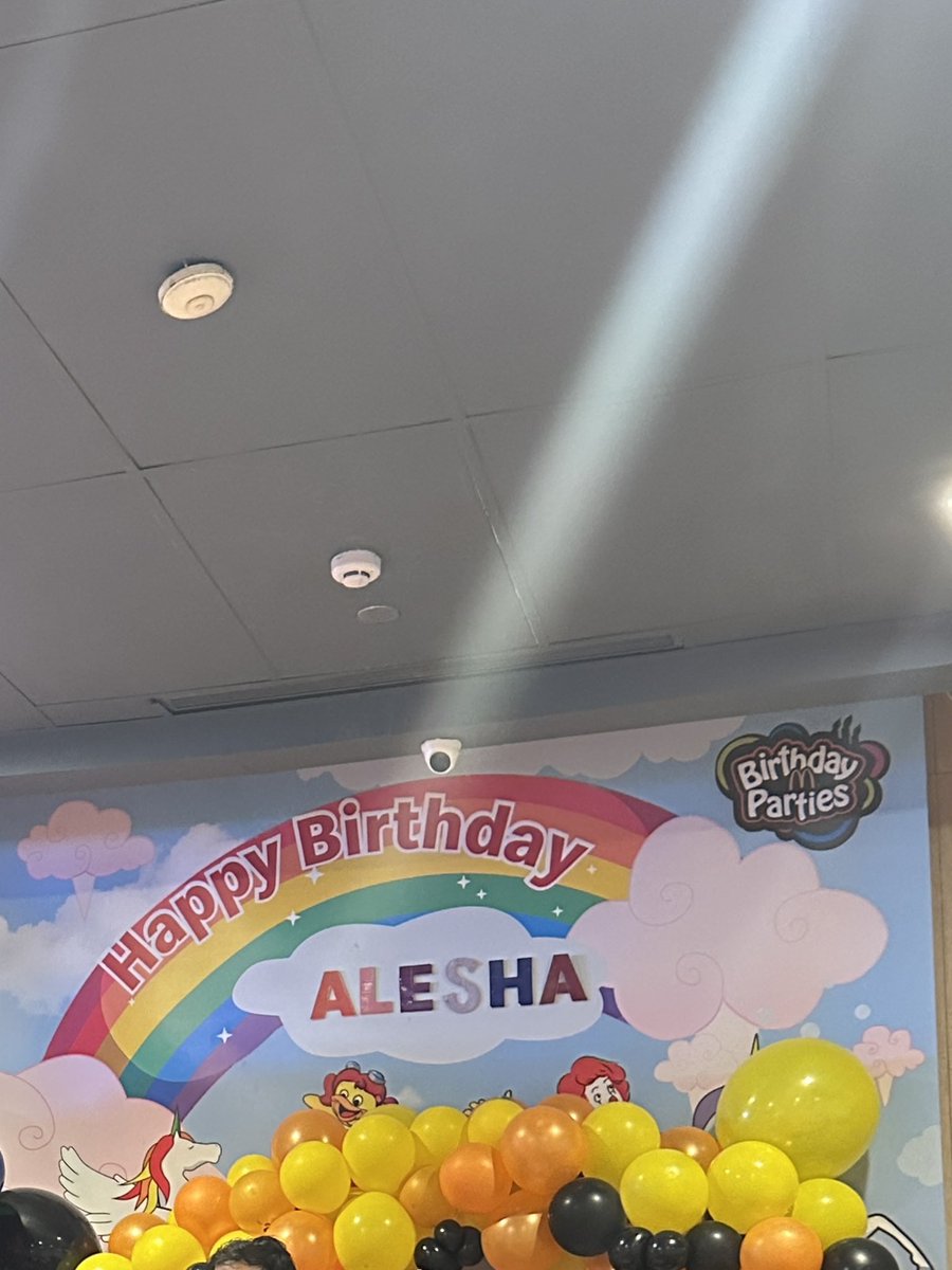 elsndpd's tweet image. Tadi aku abis ikut acara ultah hehe lucu dikasih bingkisan juga..