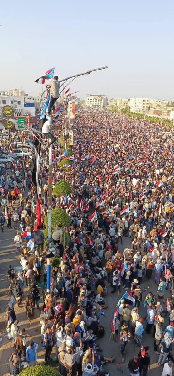 شعب الجنوب يرسل رسائل عده الى كل من به صمم وكل مزيف لارادة الشعب الجنوبي واهم رساله الى كل من يعتقد ان ارادة الشعب ترعبها المناشير .