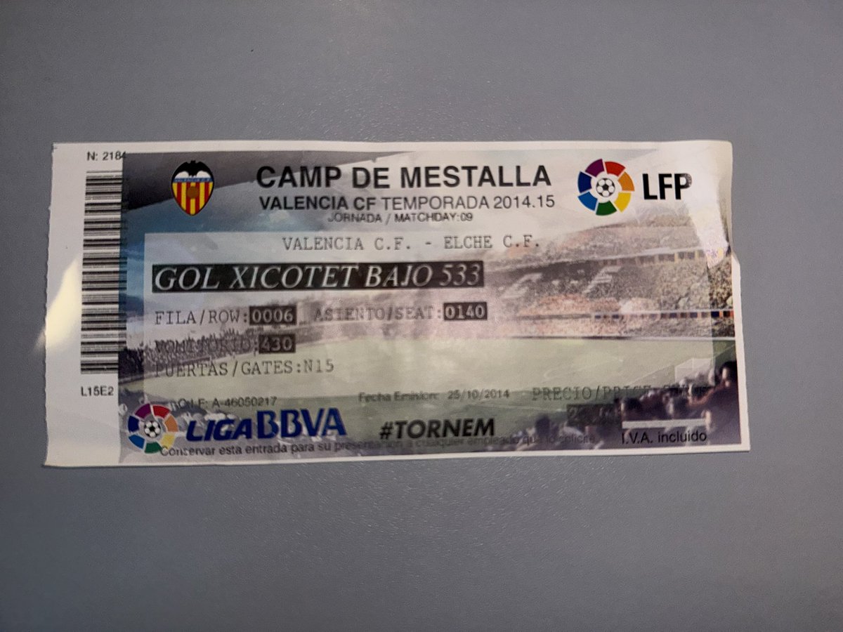 Otros tiempos… #ValenciaElche, hoy por el escudo, Amunt!🦇 <a href="/carlosmartiin20/">Carlos Martín</a>
