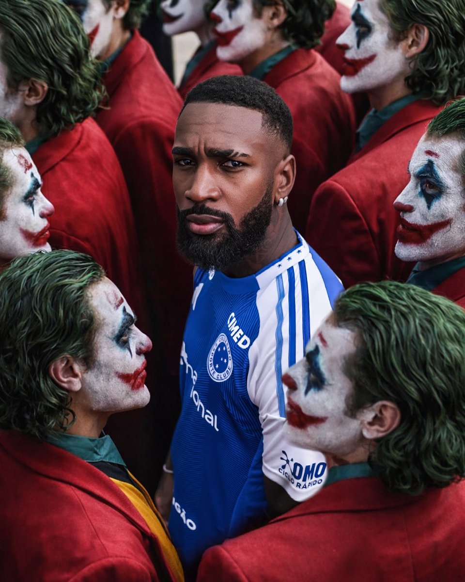 "𝑆𝑜𝑢 𝑒𝑢 𝑜𝑢 𝑜 𝑚𝑢𝑛𝑑𝑜 𝑒𝑠𝑡𝑎́ 𝑓𝑖𝑐𝑎𝑛𝑑𝑜 𝑚𝑎𝑖𝑠 𝑙𝑜𝑢𝑐𝑜?" 🤡