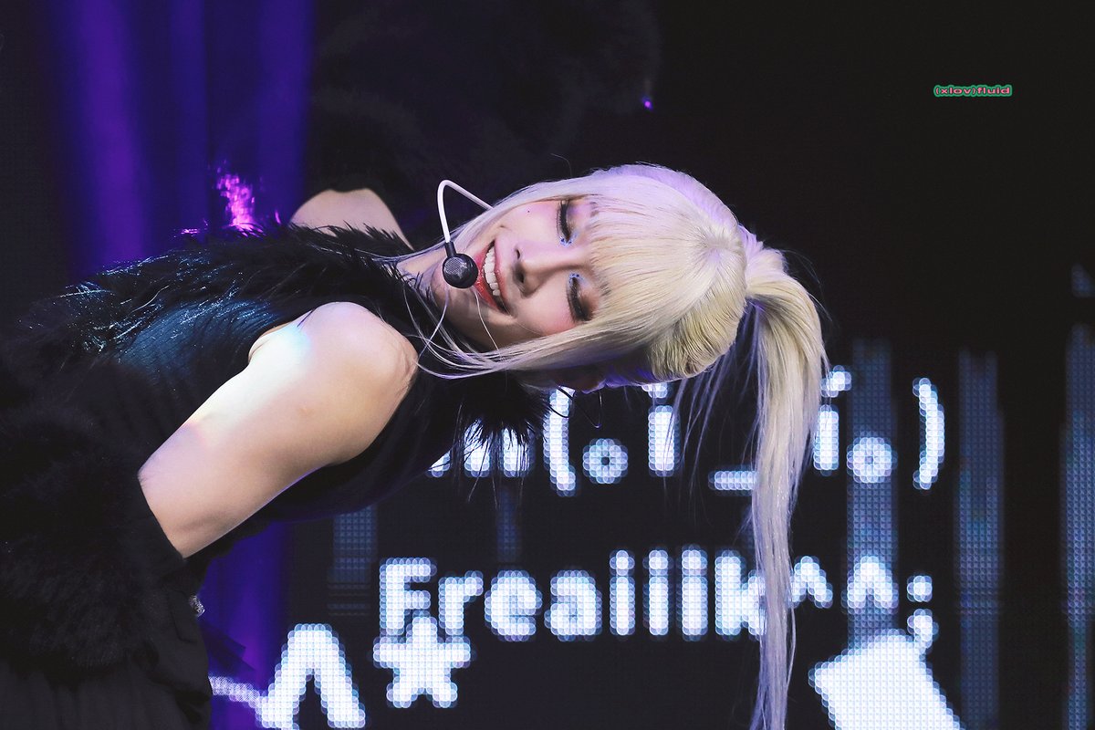 FLUID_XLOV's tweet image. 260107 엑스러브 1주년 팬콘 FIRST LOVE

𝗙𝗿𝗲𝗮𝗶𝗶𝗶𝗸^^;

🩷 #엑스러브 #루이 #천관루이 #XLOV #RUI