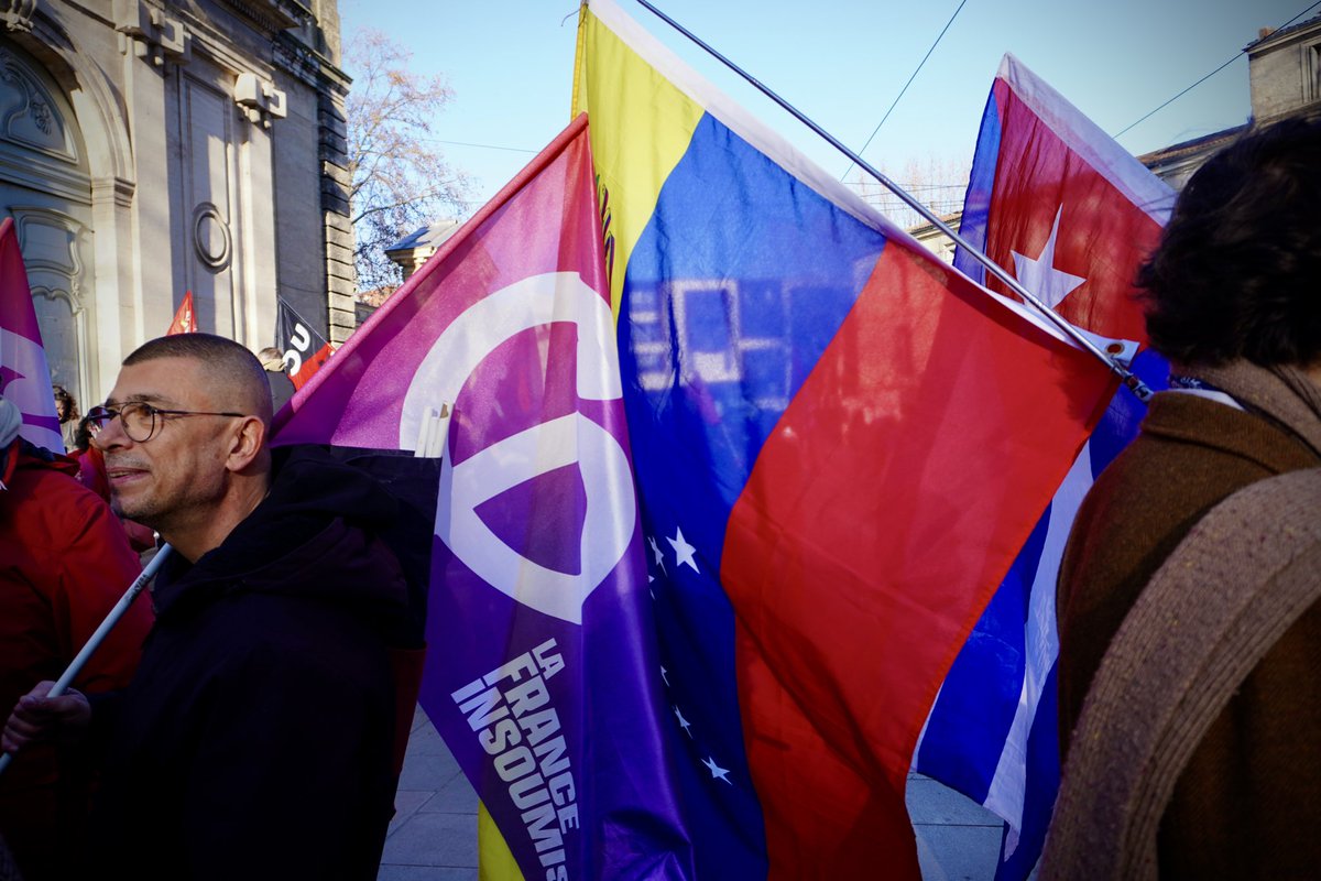 NathalieOziol's tweet image. À Montpellier comme partout en France, nous manifestons pour soutenir le peuple vénézuélien contre l'agression impérialiste des États-Unis.

Le peuple refuse de céder face aux violations du droit international et l’enlèvement d'un président par une puissance étrangère.