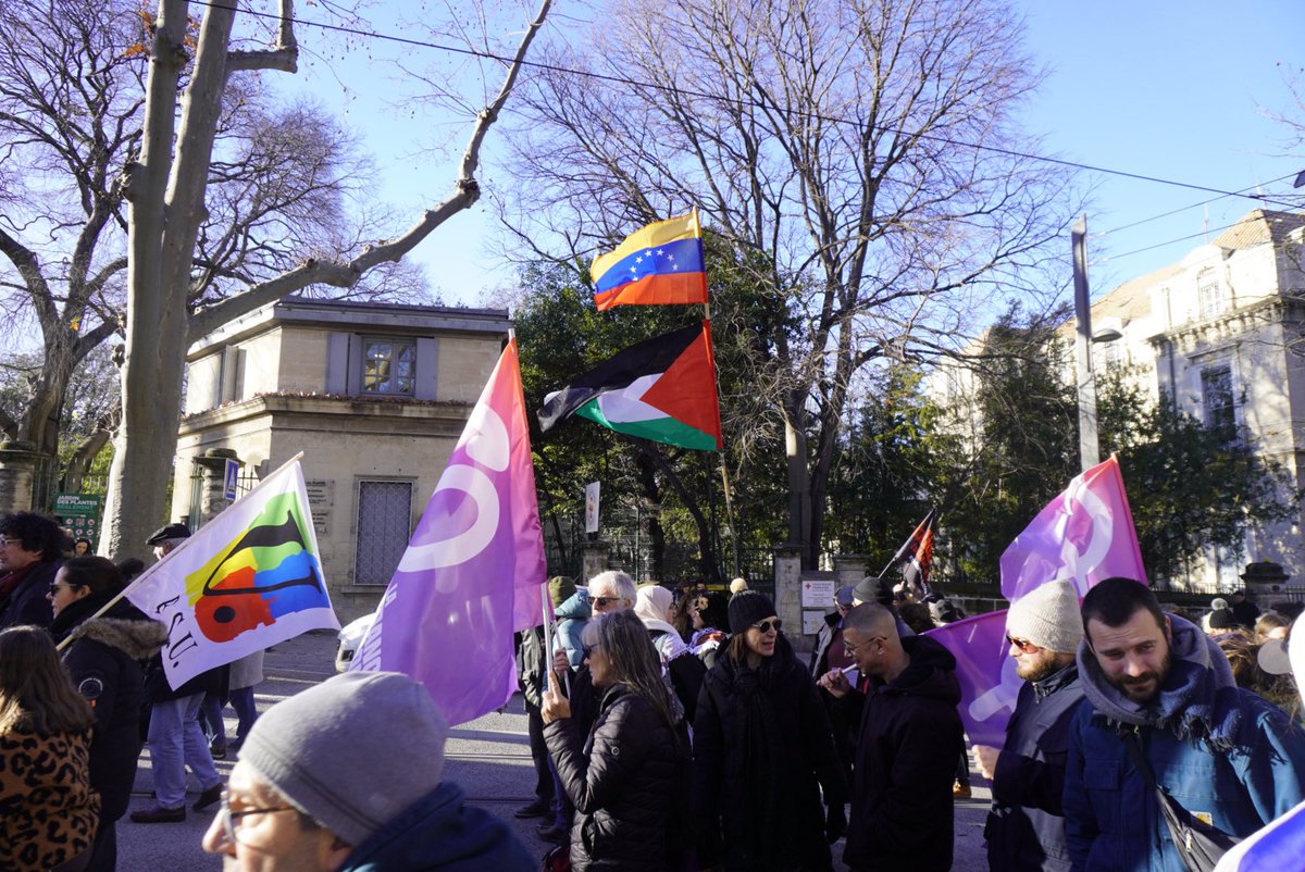 NathalieOziol's tweet image. À Montpellier comme partout en France, nous manifestons pour soutenir le peuple vénézuélien contre l'agression impérialiste des États-Unis.

Le peuple refuse de céder face aux violations du droit international et l’enlèvement d'un président par une puissance étrangère.