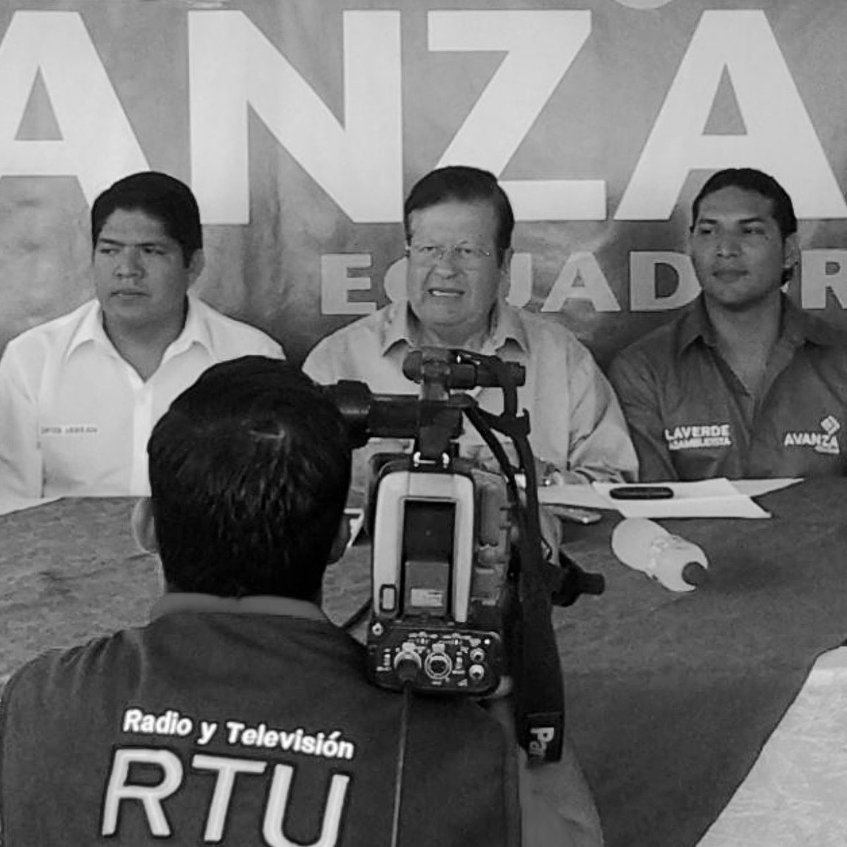 El Partido Avanza expresa su profundo pesar por el fallecimiento del Dr. Marco Proaño Maya, quien fue candidato a Asambleísta Nacional por Avanza en 2013. Acompañamos con solidaridad a sus familiares y seres queridos en este momento de dolor.