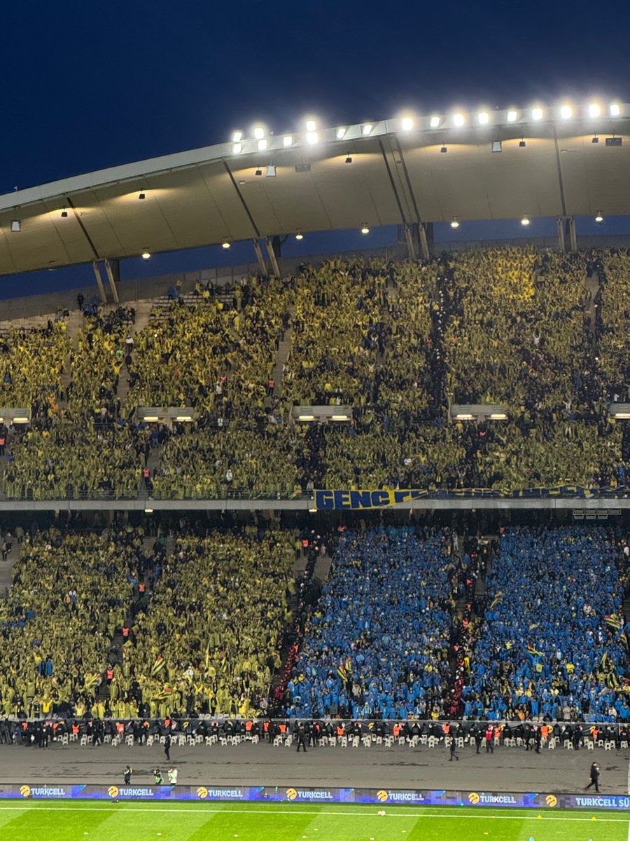 HonoreDeBerke's tweet photo. İSTANBULUN TEK HAKİMİ
 FENERBAHÇE TRİBÜNÜ https://t.co/Ywm32ITUOz