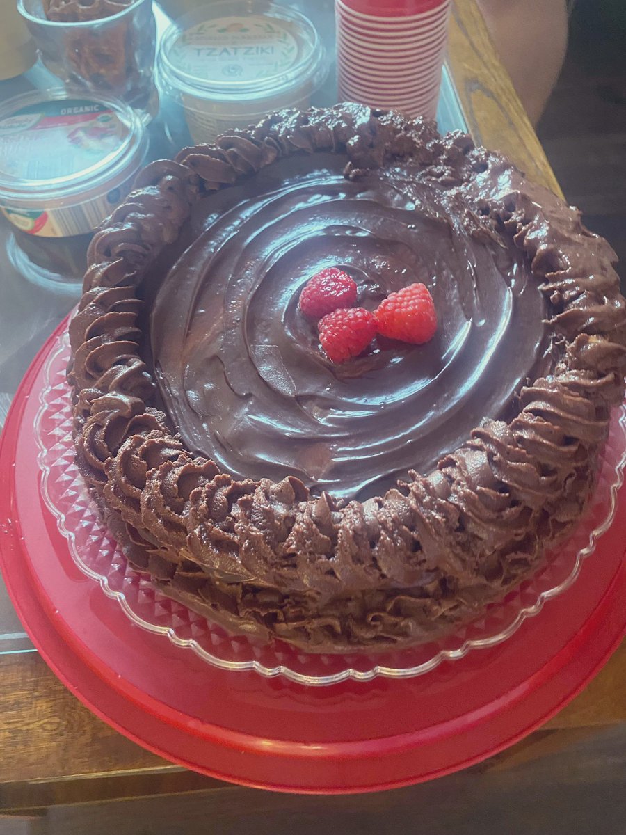 Cake is ready #VJPaaru  and #kamrudin Fandoms welcome and 
Others also enjoy 😜😜😜😜😜

Bye bye Scamdraaaaa

REVOKE RED CARD