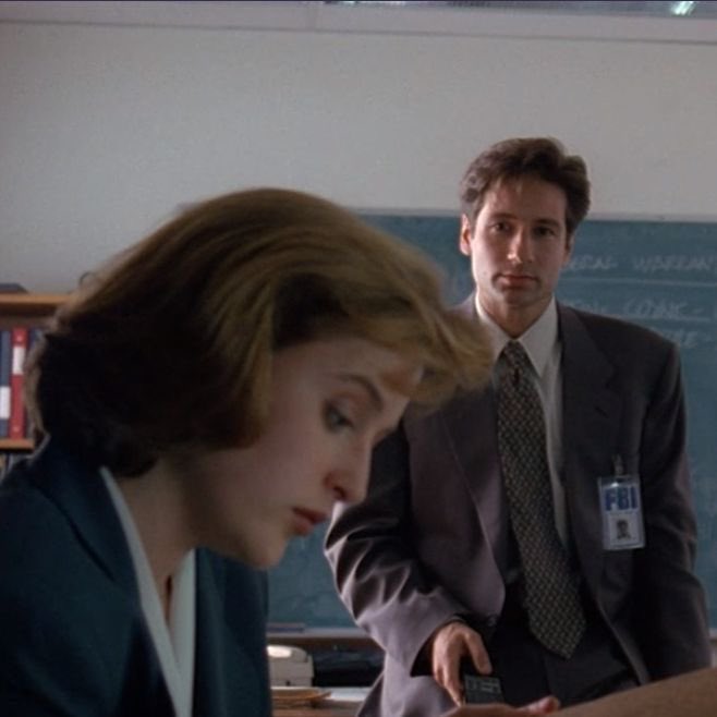 scullystarbuckk's tweet photo. But remember, he does not gaze at scully https://t.co/FqeH5Ft50T