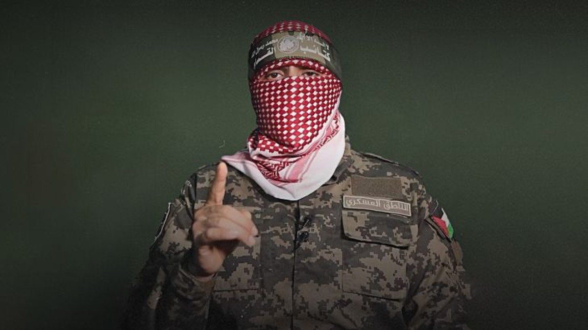 🔴 Son Mektup:

Kassam Tugayları Sözcüsü Ebu Ubeyde’nin şehit edilmesinden sadece günler önce ailesine yazdığı el yazısı mektup ortaya çıktı. Mektupta duygu dolu satırlar dikkat çekiyor:

- "Allah’tan sağlığınızın yerinde olmasını, bu sıkıntıyı gidermesini diliyorum."
-