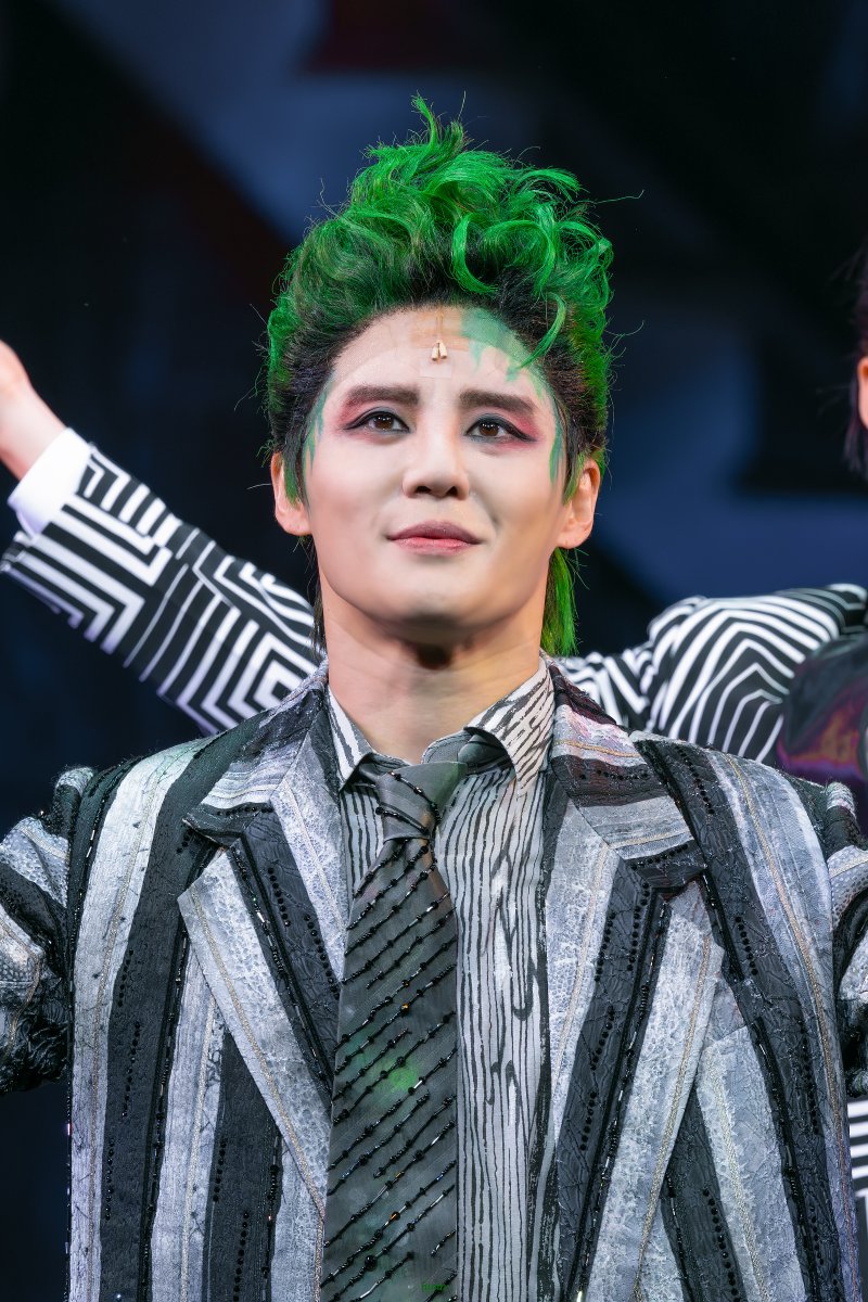 1215_hyun's tweet image. 260110 뮤지컬 비틀쥬스 커튼콜데이

#김준수 #시아준수 #XIA #비틀쥰스    

업로드 완료👻xia-hyun.tistory.com/533