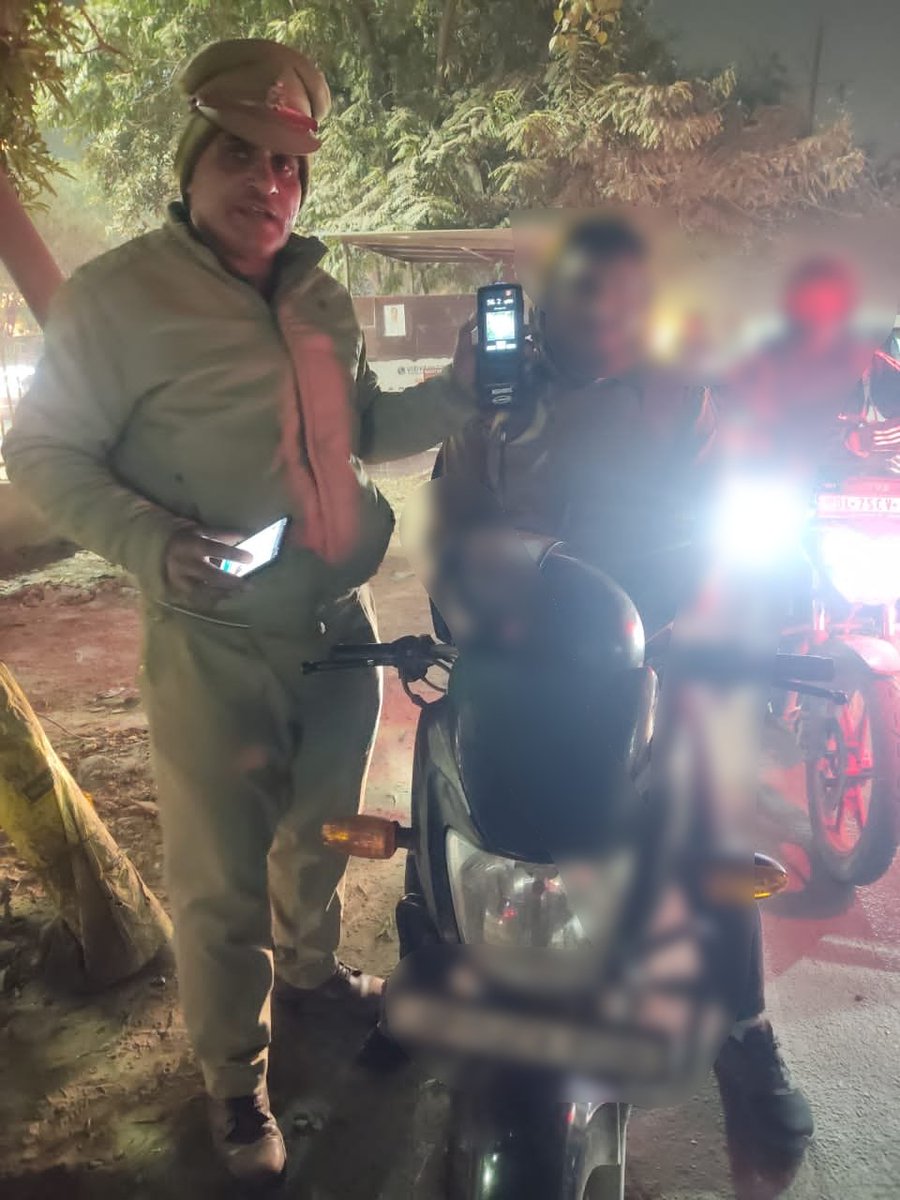 Gzbtrafficpol's tweet photo. #Do_not_Drink_and_Drive
#Traffic_Police_Ghaziabad #safe_driving
यातायात पुलिस गाजियाबाद द्वारा सड़क सुरक्षा को ध्यान में रखते हुए शराब पीकर वाहन चलाने वालों के विरुद्ध ब्रेथ #एनालाइजर का प्रयोग करते हुए प्रभावी चेकिंग अभियान चलाया गया है, आवश्यक विधिक कार्यवाही की गई है।
#सुरक्षित_रहें - जिम्मेदार नागरिक बनें।
शराब पीकर वाहन ना चलाएं।
आपकी एक गलती किसी की जिन्दगी छीन सकती है।
@Uppolice @uptrafficpolice @dgpup @adgzonemeerut @UPGovt