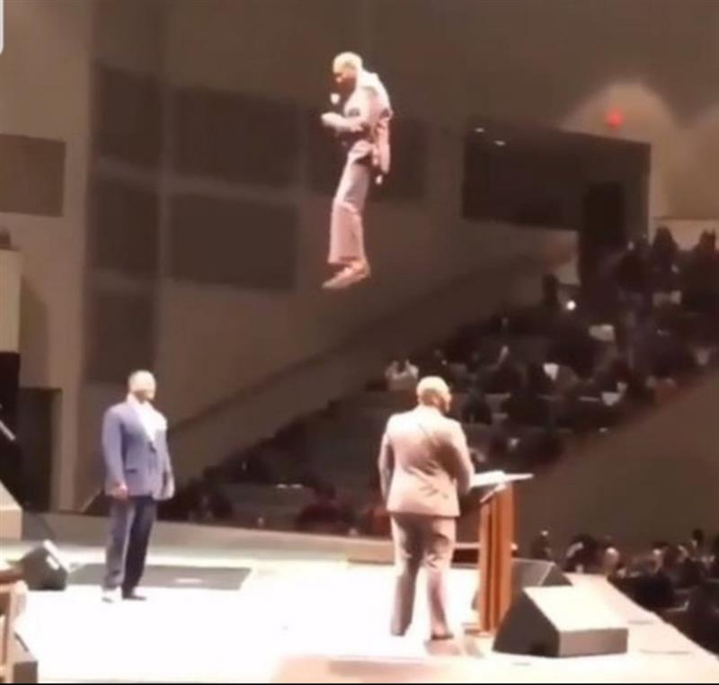 *Centre du joueur Nigérian*  

Osimhen au second poteau :