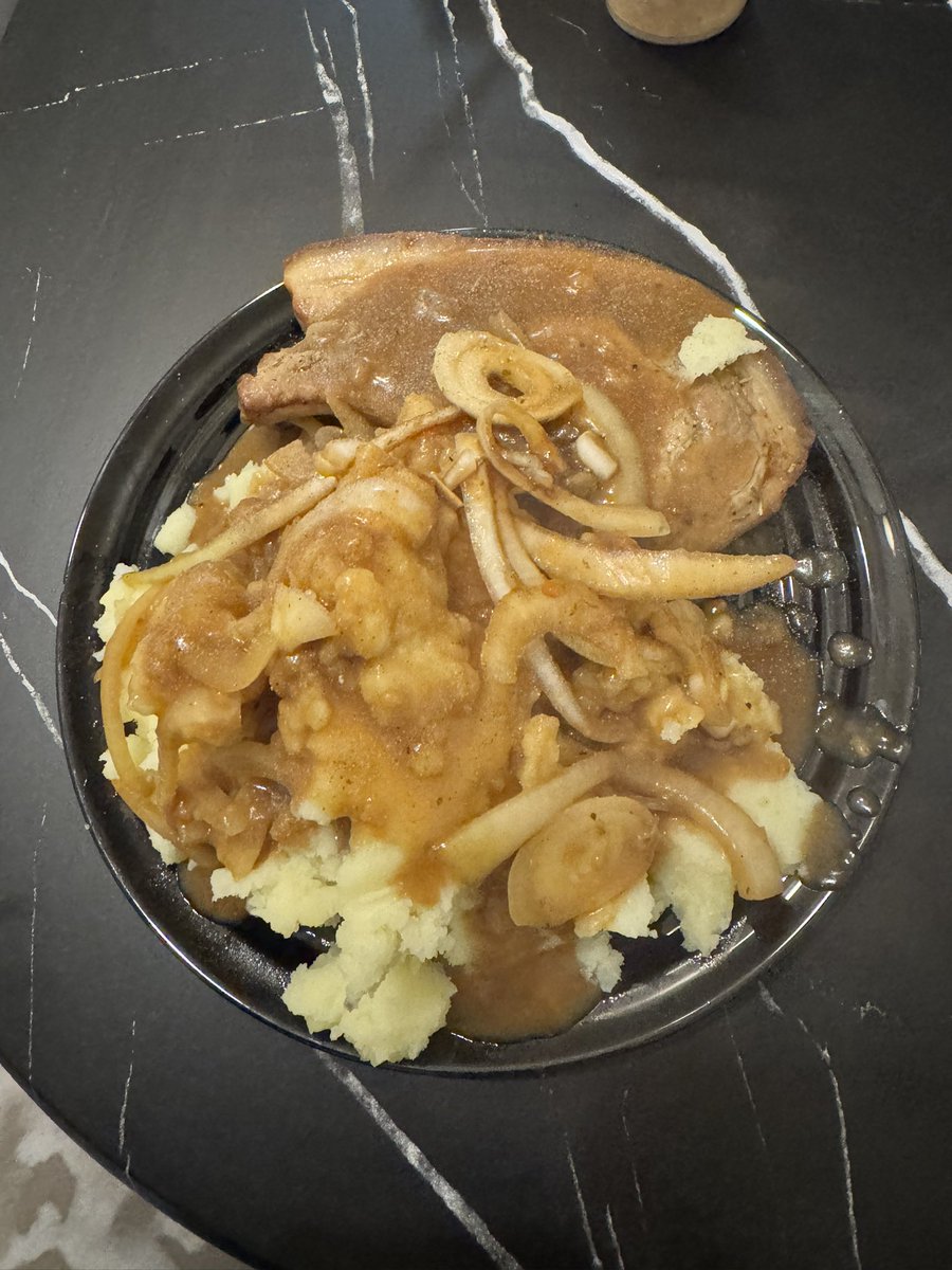 Dinner this evening! 

⚠️Disclaimer ⚠️ if you don’t eat meat or like the look then scroll! 

Pork chops, mash and onion gravy! Beast of a meal! I was defeated!!