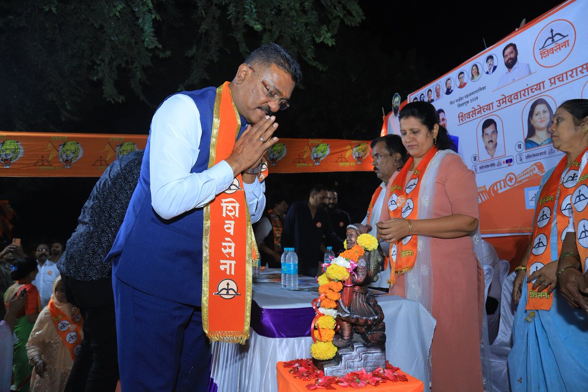 PratapSarnaik's tweet photo. 🗓 १० जानेवारी २०२६ | 📍उत्तन

मिरा भाईंदर महानगरपालिका सार्वत्रिक निवडणूक २०२६ मध्ये शहरात आणि गावात शिवसेनेच्या प्रचाराला दिवसेंदिवस वाढता प्रतिसाद मिळत असून, उत्तन येथे प्रभाग क्रमांक २४ मधील शिवसेनेच्या उमेदवारांच्या प्रचारार्थ चौक सभा आयोजित करण्यात आली होती. यावेळी भाजपा उत्तर भारतीय पदाधिकारी मुन्ना सिंह यांच्यासह अनेक कार्यकर्त्यांनी शिवसेनेत पक्ष प्रवेश केला.

प्रभाग २४ मधील २४ ‘अ’  जॉर्जी गोविंद, २४ ‘ब’  शर्मिला बगाजी, २४ ‘क’  फ्रीडा बर्नट डिमेलो हे शिवसेनेचे उमेदवार आहेत.

शिवसेनेचे सर्व शिलेदार उत्तन येथील पाली गावाला आधुनिक ओळख देण्याचा संकल्प करून निवडणुकीच्या मैदानात उतरले आहेत. पाली गावाचा सर्वांगीण विकास हाच शिवसेनेचा ध्यास आहे. आपल्या उत्तन येथील विकासाची गंगा अविरत प्रवाहित ठेवण्यासाठी येत्या १५ जानेवारीला शिवसेनेच्या सर्व उमेदवारांना जास्तीत जास्त मतांनी निवडून द्या. आपलं एक मत मिरा भाईंदरचं आणि उत्तनचे भविष्य बदलू शकतं.

🗓 10 January 2026 | 📍 Uttan

Shiv Sena’s campaign for the Mira–Bhayandar Municipal Corporation General Elections 2026 is receiving an increasingly strong response across both urban and rural areas. Today a Chowk Sabha was organized in Uttan to campaign for Shiv Sena candidates from Ward No. 24. On this occasion, several party workers, including BJP’s Munna Singh, joined the Shiv Sena today.
The Shiv Sena candidates from Ward No. 24 are:
24 ‘A’ – Georgie Govind
24 ‘B’ – Sharmila Bagaji
24 ‘C’ – Freida Bernard D’mello
All Shiv Sena representatives have a firm resolve for development of Pali village, Uttan. To ensure that the momentum of development in Uttan continues uninterrupted,I appeal everyone to vote in large numbers and elect all Shiv Sena candidates on 15th January.
One vote has the power to change the future of Mira–Bhayandar and Uttan.

#PratapSarnaik #Shivsena #MBMC #ElectionCampaign #Uttan

@Shivsenaofc