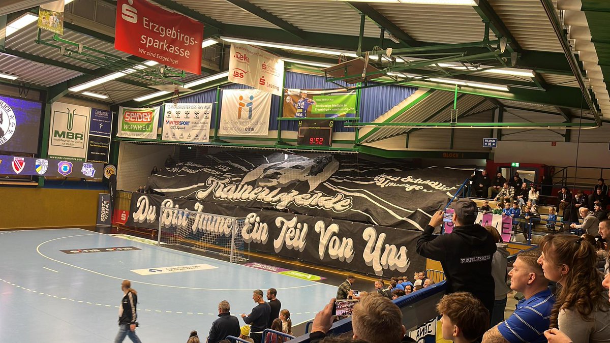 FasziFankurve's tweet image. Nachdem Fahnenverlust war die Szene von Erzgebirge Aue heute beim 3. Gerd Schädlich-Gedenkturnier das erste Mal wieder aktiv. 📸: Faszination Fankurve