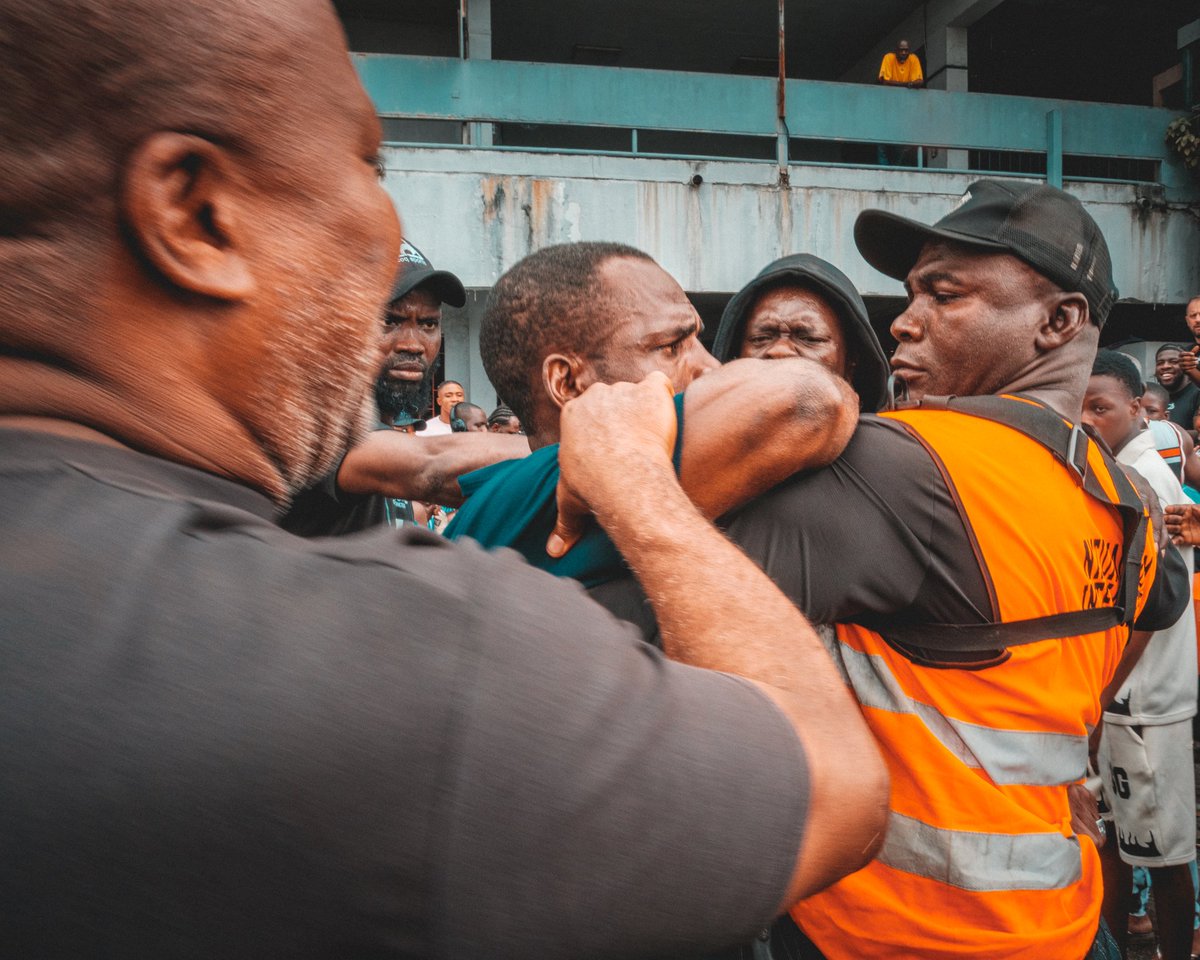 FearlessLagos's tweet photo. because when you exchange blows, na person wey sabi the market rate, dey control the demand and supply. https://t.co/MIuRqMP2Ba