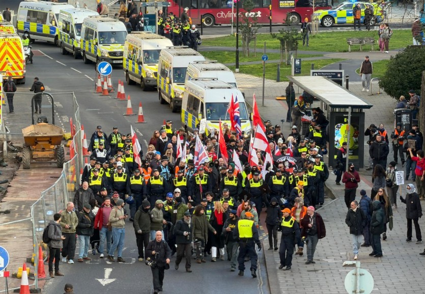 BoveFromAbove's tweet image. A truly pitiful turnout for the far-right today in Bristol.