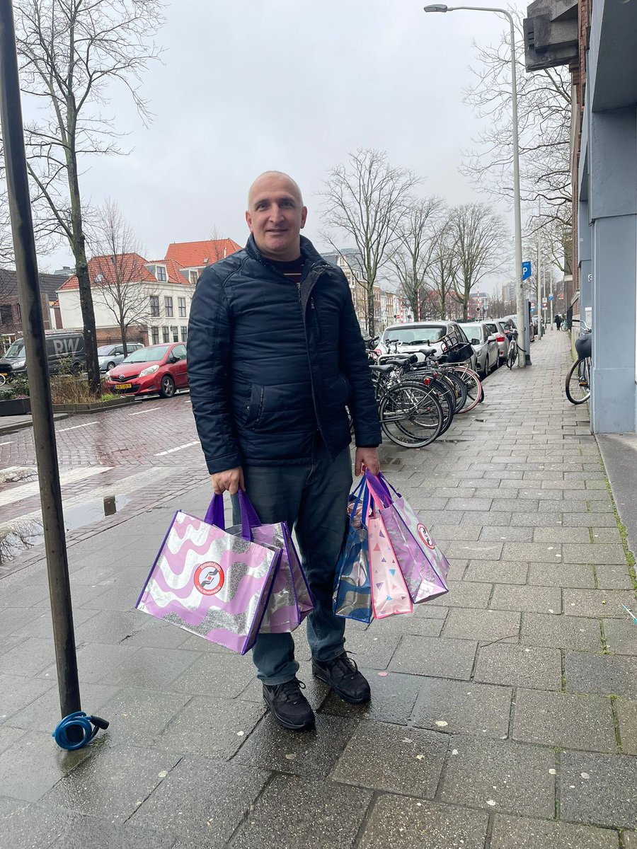 In samenwerking met <a href="/StichtingSEVA/">Stichting SEVA</a> en Kunst van het samenleven
hebben we in Den Haag een project succesvol afgerond🤍

We hebben zieke dakloze mensen bezocht die daar tijdelijk verblijven en boodschappenkaarten met cadeautjes achtergelaten.Dank aan iedereen die heeft bijgedragen.