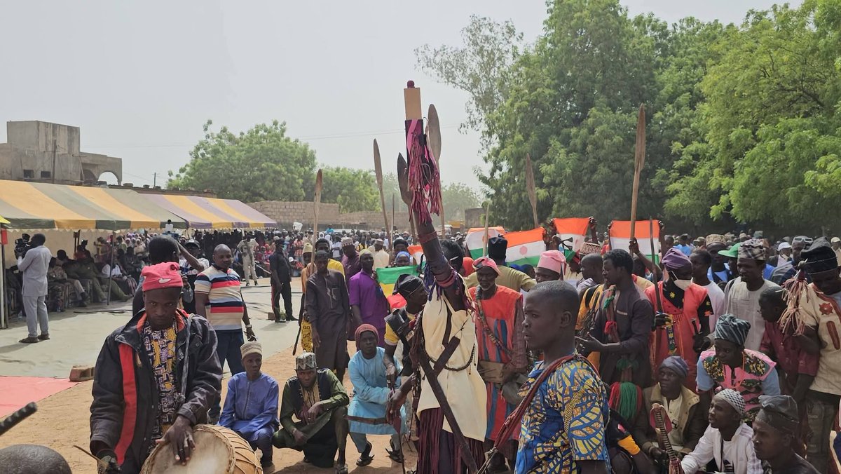 AhmadouAtafa's tweet photo. Niger : La première édition du Festival culturel du Dendi a été lancée samedi 10 janvier à Gaya (Dosso). Danses rituelles et pratiques traditionnelles ont mis en lumière le patrimoine et l’identité des communautés locales. #Culture #Dendi #Niger #Festival https://t.co/7VQOQMj36r