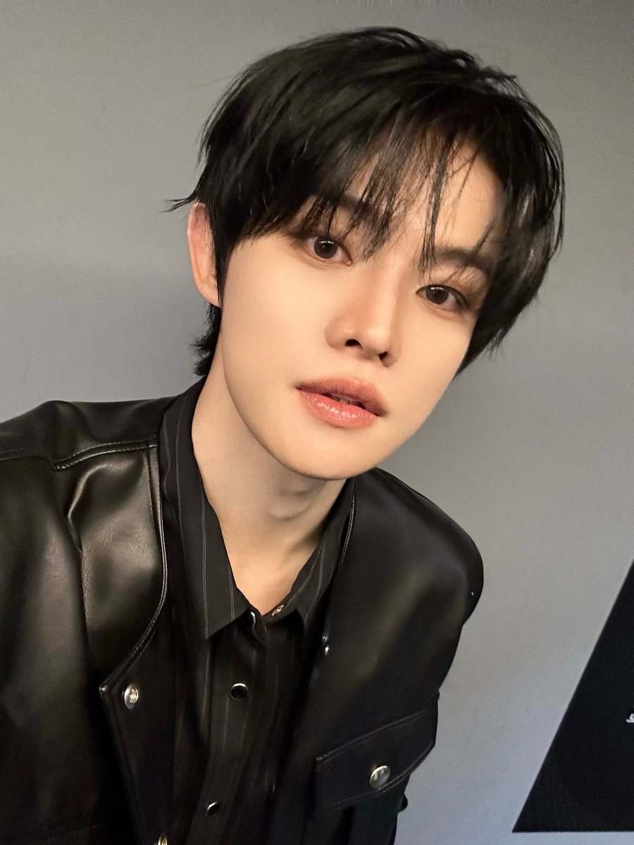 CYE_MEMBERS7's tweet photo. 클로저!! 오늘 골든디스크 어워즈 잘 봤어요??
클로저가 좋아했으면 하는 마음으로 열심히 준비한 무대였어요
클로저 덕분에 상도 받게 돼서 행복한 하루였습니다!
앞으로도 우리 오래오래 함께해요❣️

#전민욱 #JEONMINWOOK 
#CLOSEYOUREYES #클로즈유어아이즈
#CYE #클유아 https://t.co/7SuI2iqdRH