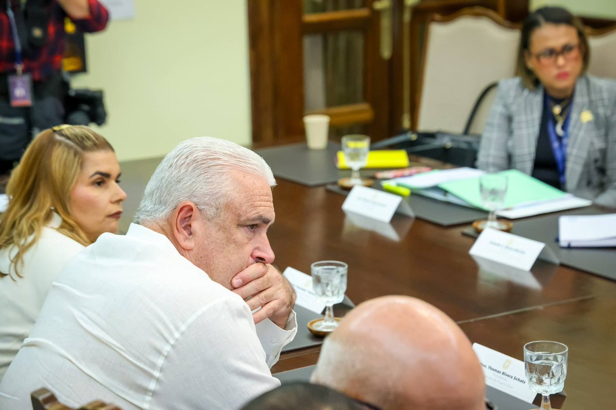 trschatz51's tweet photo. Hoy me reuní en Fortaleza con la gobernadora Jenniffer González para discutir lo relacionado a la Reforma Contributiva y parte de la agenda de la próxima Sesión que comienza el lunes. También estaban compañeros senadores, representantes, OPG y Hacienda. https://t.co/xvrNpPAlK6