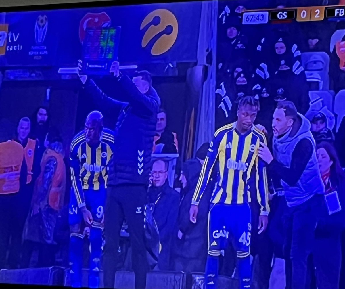 Maç 2-0 olmuş taliscayı alıyor hitleri de al orsbcocugu