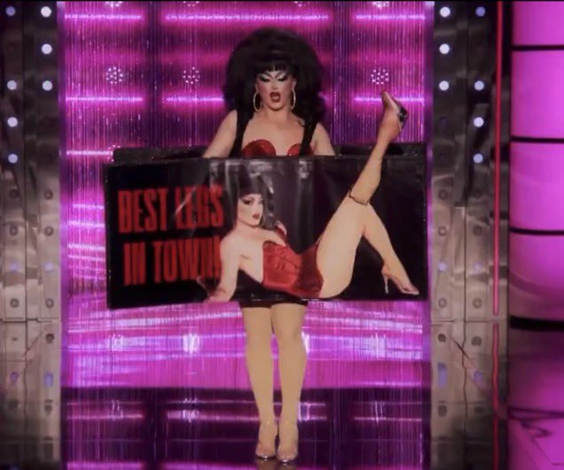 joeynolfi's tweet image. Eureka’s knee before and after the season 9 cheerleading challenge