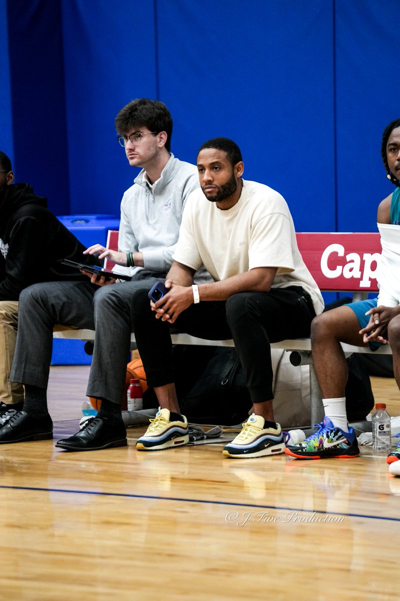 BigShotsGlobal's tweet photo. 🐏🏀 BIG SHOTS LEGEND IN THE BUILDING.

Elijah Wilson — Coastal Carolina great and Flight 22 alum — posted up courtside, locked in and showing love at the Myrtle Beach Slam 😤🔥

From BIG SHOTS to the Big South… always repping.
#BIGSHOTS #Flight22 #MYRTLEBEACHSLAM @Flight22bball @elijahwilson_22