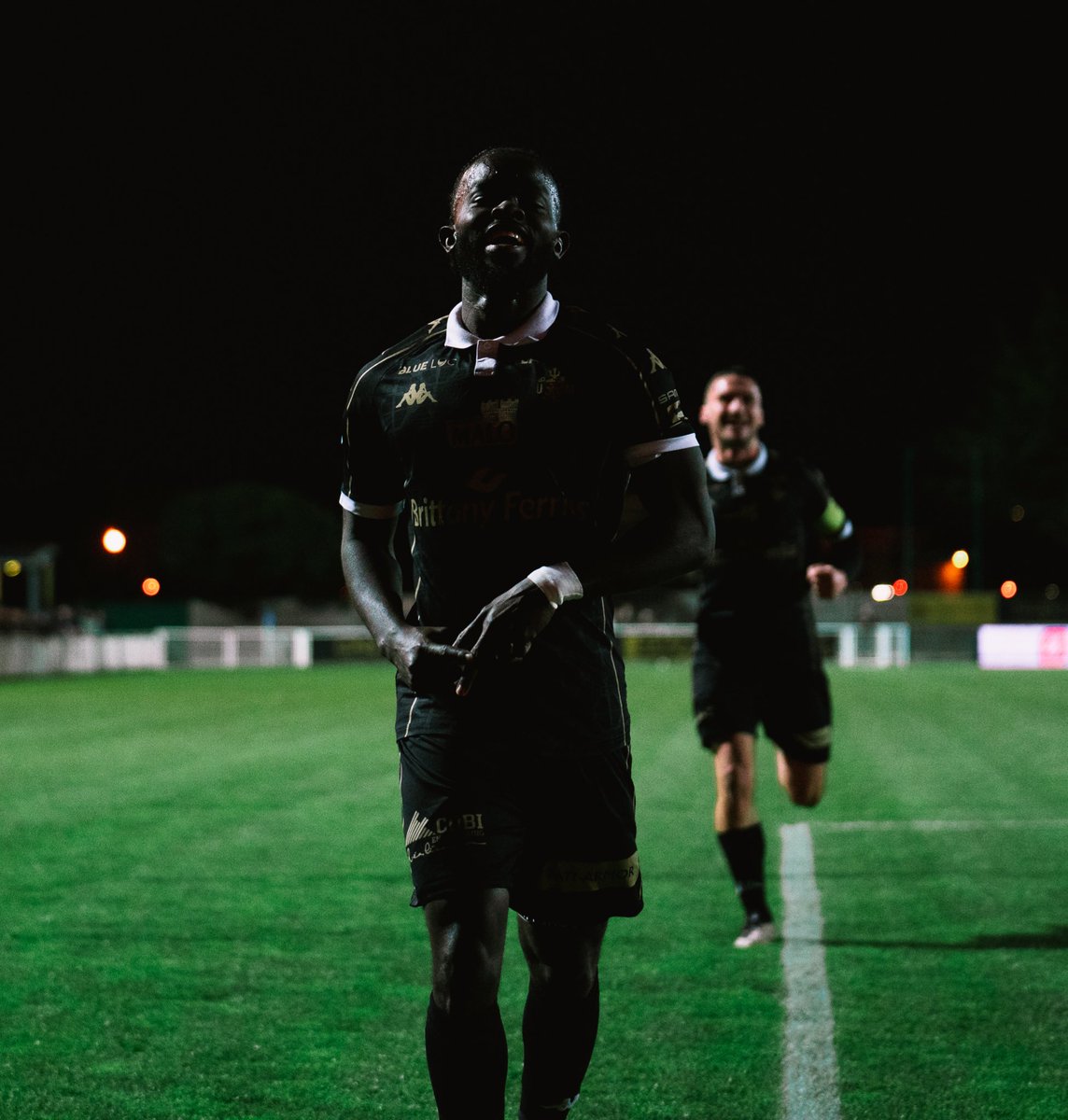 USSAINTMALO's tweet photo. ⏱️ 15’ l ENFINNN RECOMPENSÉ ✊

Bangoura hérite du ballon à la sortie de la surface, sa frappe enroulée ne laisse aucune chance au portier merlu ! 

#USSMFCL  1️⃣-0️⃣ https://t.co/M5TFojeq5a