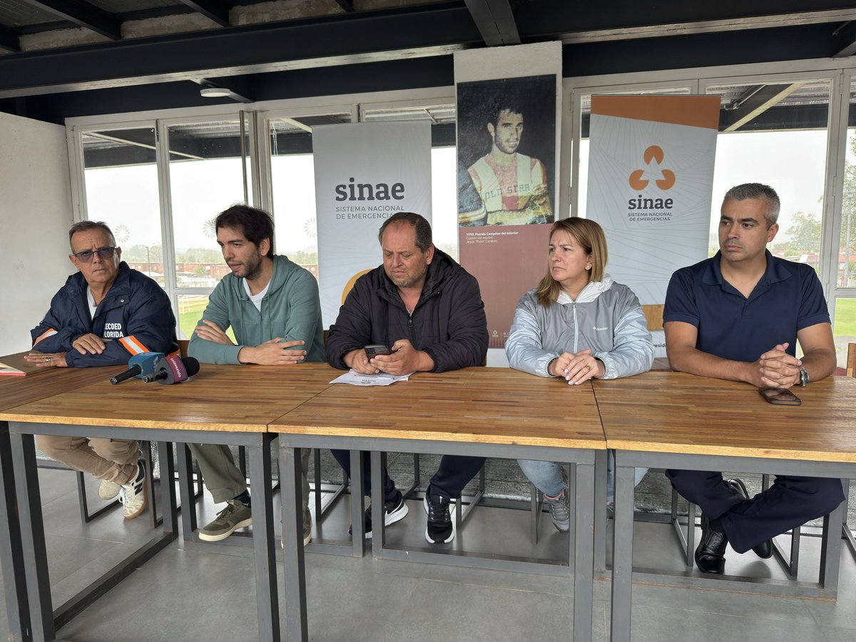 Se reunió el Comité de Emergencia, encabezado por su presidente, el Intendente (i) <a href="/lopezmendeza/">Arturo Lopez Mendez</a>, el Secretario General, <a href="/JoseLuisCurbelo/">José Luis Curbelo</a>, el encargado del CECOED, Cono Arrúa y autoridades policiales. Se analiza la situación tras el temporal registrado en el departamento.