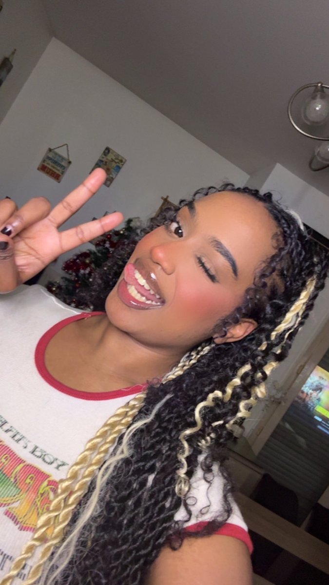 KaraIsBae_'s tweet image. 🍒