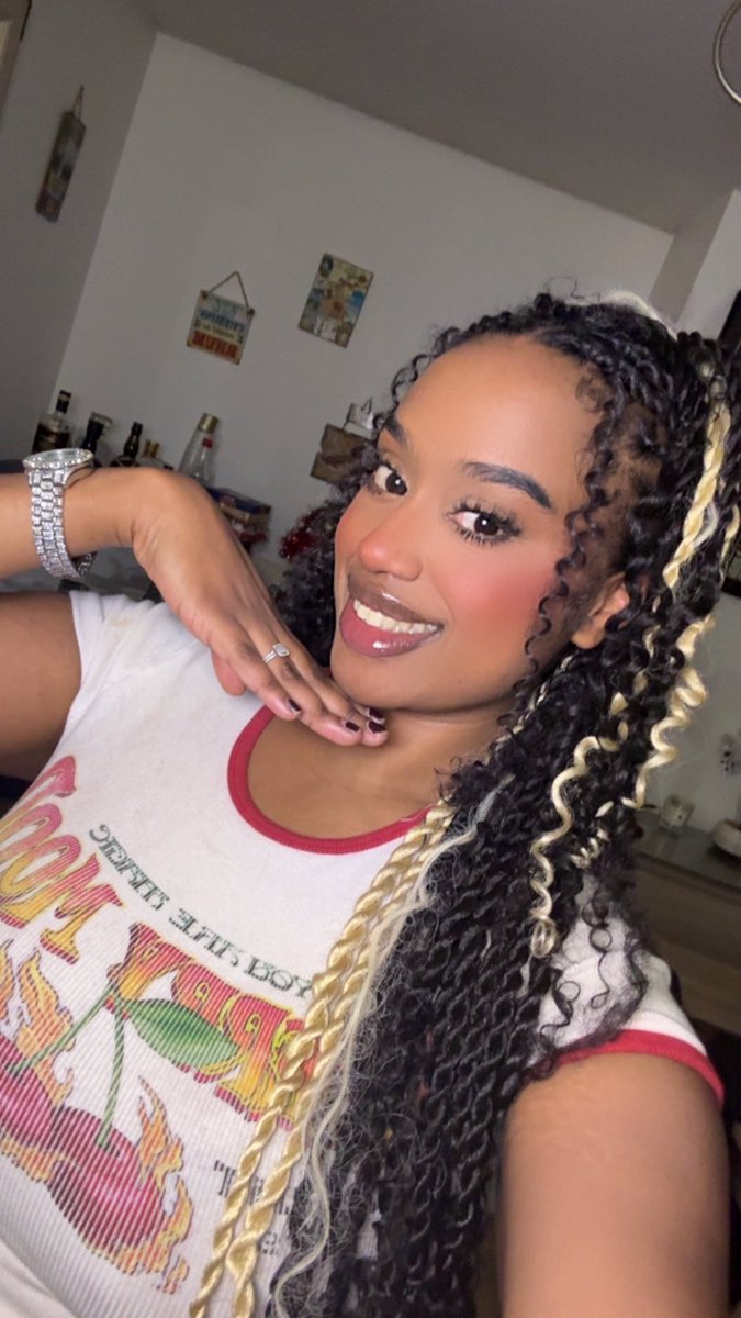 KaraIsBae_'s tweet image. 🍒