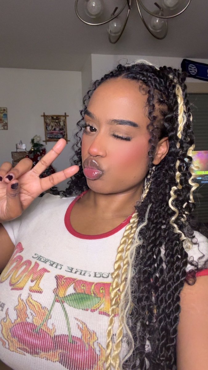 KaraIsBae_'s tweet image. 🍒