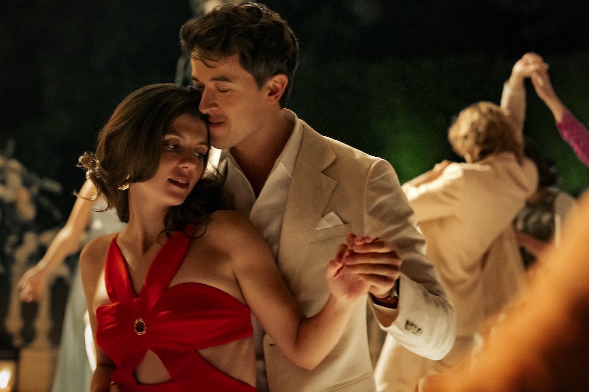 shanainparis's tweet image. these new people we meet on vacation stills IM OBSESSED