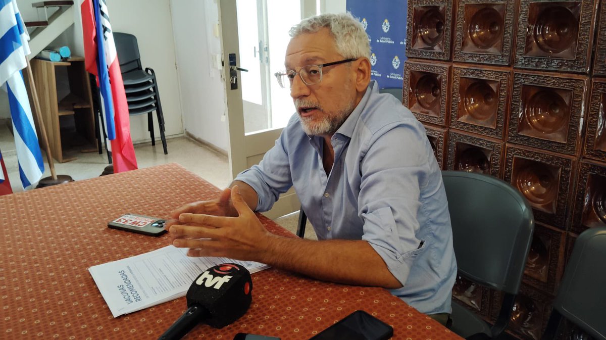 El Dir.Dptal de Salud Dr.Ariel Pisano en conferencia de prensa anunció el comienzo de la vacunación a embarazadas contra el virus inicial respiratorio en los distintos vacunatorios del departamento, lo que ayuda a disminuir el numero de bebés son internados a causa de este virus.