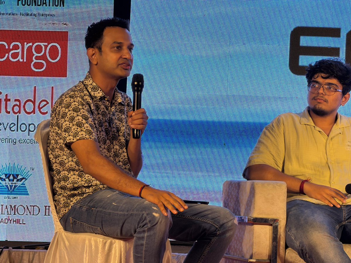 pshenoymi's tweet image. On the beach had such a great time talking about #OSS communities in Mangaluru at Emerge 2026 on “Mangalore if Open Source” with @VineetLasrado @mohittahiliani @ShettyDeveesh  about @FOSSMangalore @hackersmang and DK24