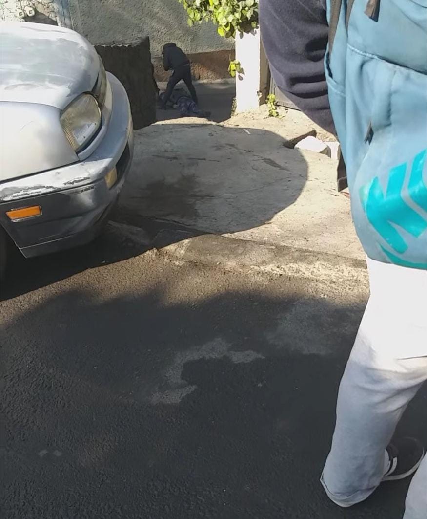 VozContrerense's tweet photo. Se confirma la muerte de dos personas y un herido de gravedad durante una investigación de reconocimiento en Ahuatla 2, Las Cruces, La Magdalena Contreras. https://t.co/CfmZrXSm7X