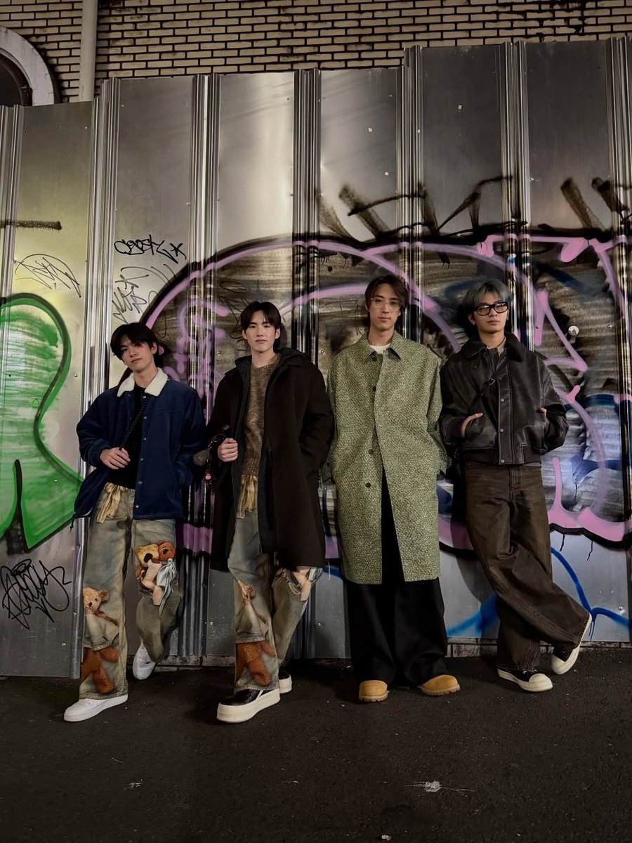 JWTutuu's tweet image. โหหห ห่างกันไม่ได้เลยวุ้ยพวกบัส ยังนัดเจอกันแบบครบองค์ที่ไปญป🥹 ละพี่ย้งถ่ายออกมาอย่างกะ F4 เริ่ดๆเลยล่ะะ5555555