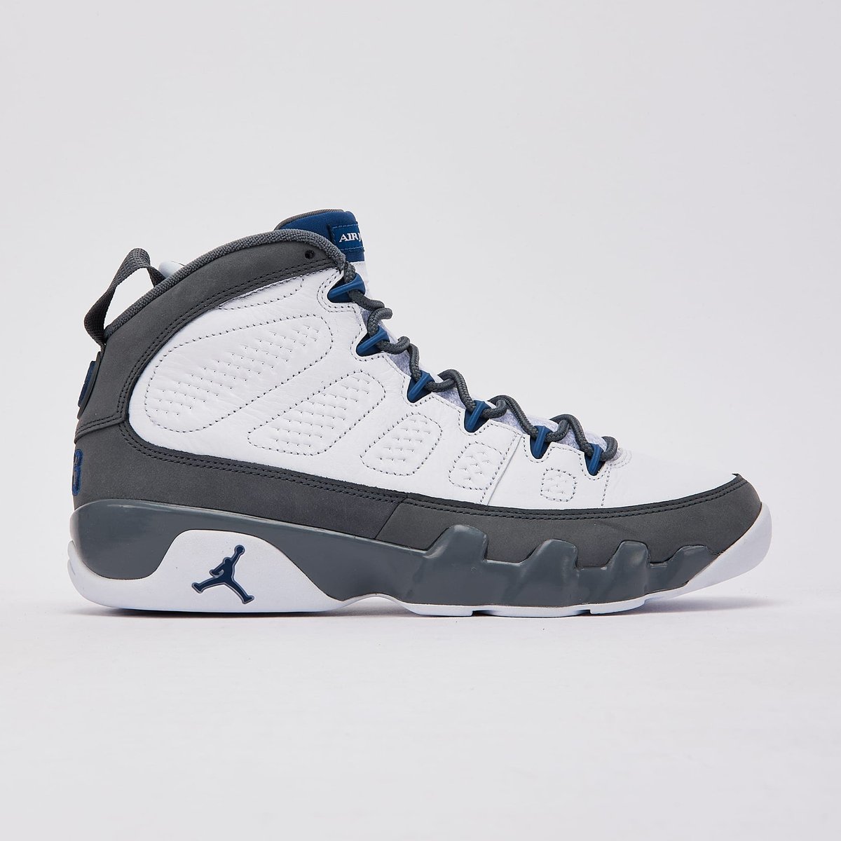 houseofheat's tweet image. Detailed Look: Air Jordan 9 “Flint Grey” 🇫🇷

See more:  hoh.news/SZHNzvV04