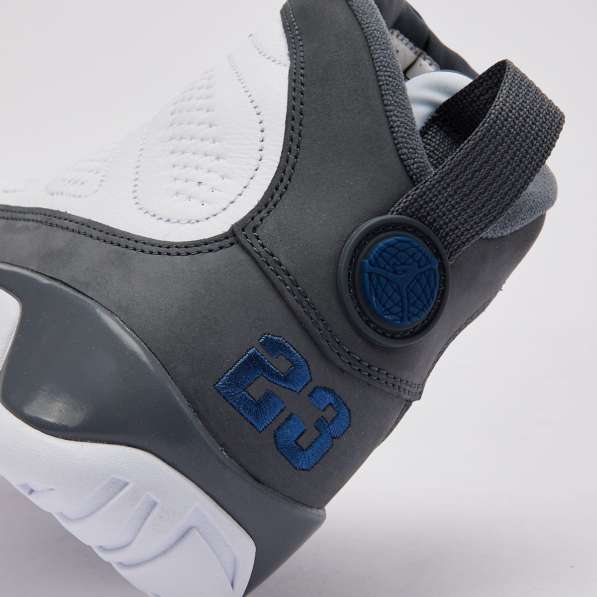 houseofheat's tweet image. Detailed Look: Air Jordan 9 “Flint Grey” 🇫🇷

See more:  hoh.news/SZHNzvV04