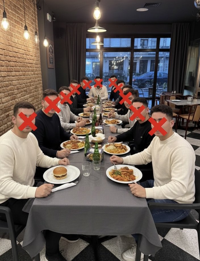 IngenioEstoico's tweet image. Mis amigos ya no me dirigen la palabra.

El otro día quedamos para cenar.

Yo me pedí:

+ 🍔 Hamburguesa: 10.5€
+ 🥃 Coca Cola: 2€

TOTAL: 12.5€

Mis amigos pidieron:

- 🥩 Secreto ibérico: 18€
- 🐙 Pulpo: 22€
- 🐟 Lubina: 20€
- 🐂 Rabo de toro: 20€

Además repitieron…